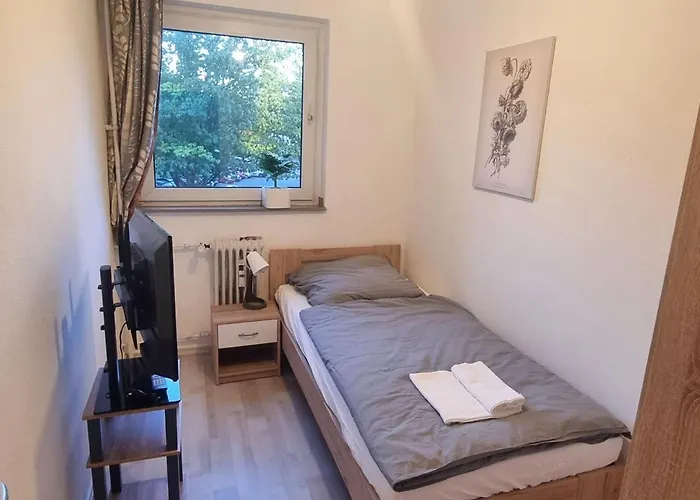Апартаменты Spacious 4-bedroom With Balcony Near Frankfurt Драйайх